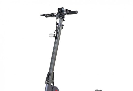 Descubre los mejores patinetes eléctricos homologados por la DGT, con seguro y cascos para mayor seguridad. Conoce todo lo necesario para comprar legalmente.